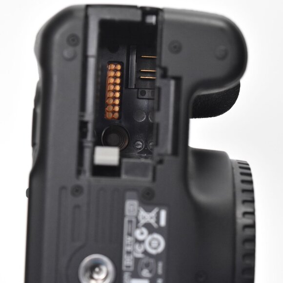 Canon EOS Rebel T2i DSLR 18MP 18-55mm Lens HD Video 675 Clicks 32GB SD Card - Picture 10 of 16